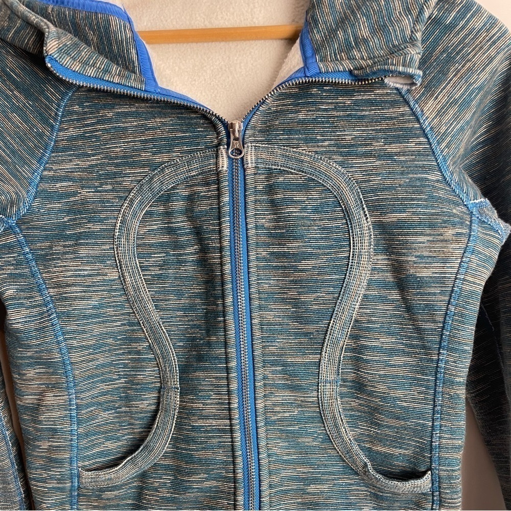 Lululemon Scuba Hoodie “Wee Are From Space” Size 6 - Picture 4 of 10